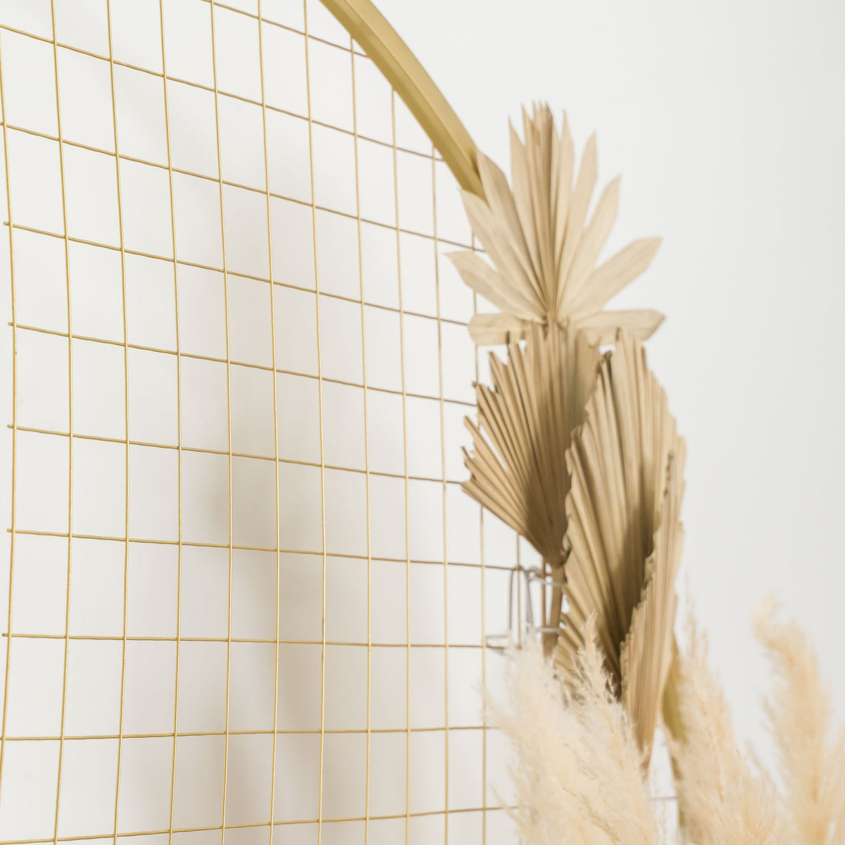 Round Mesh Arch - Gold